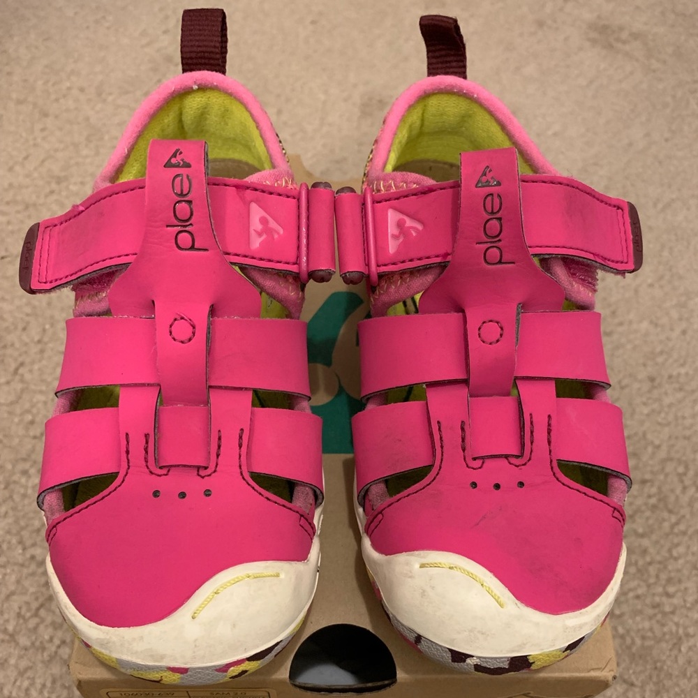 Plae pink sandals